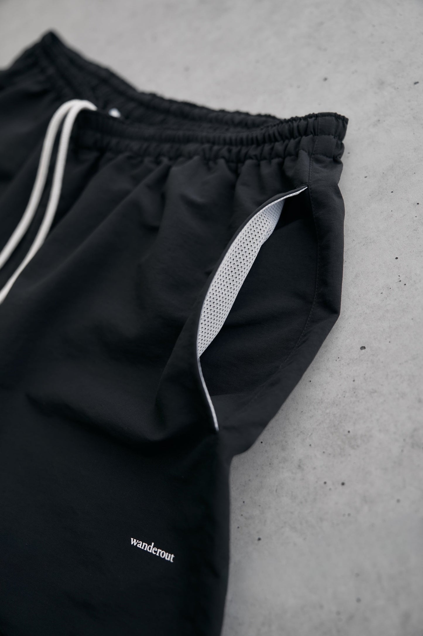 Wanderout / Universal Shorts - Black