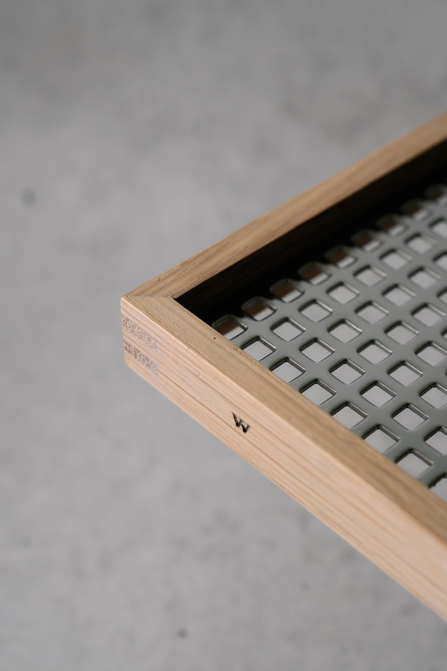 Wanderout / Universal Mesh Tray 00