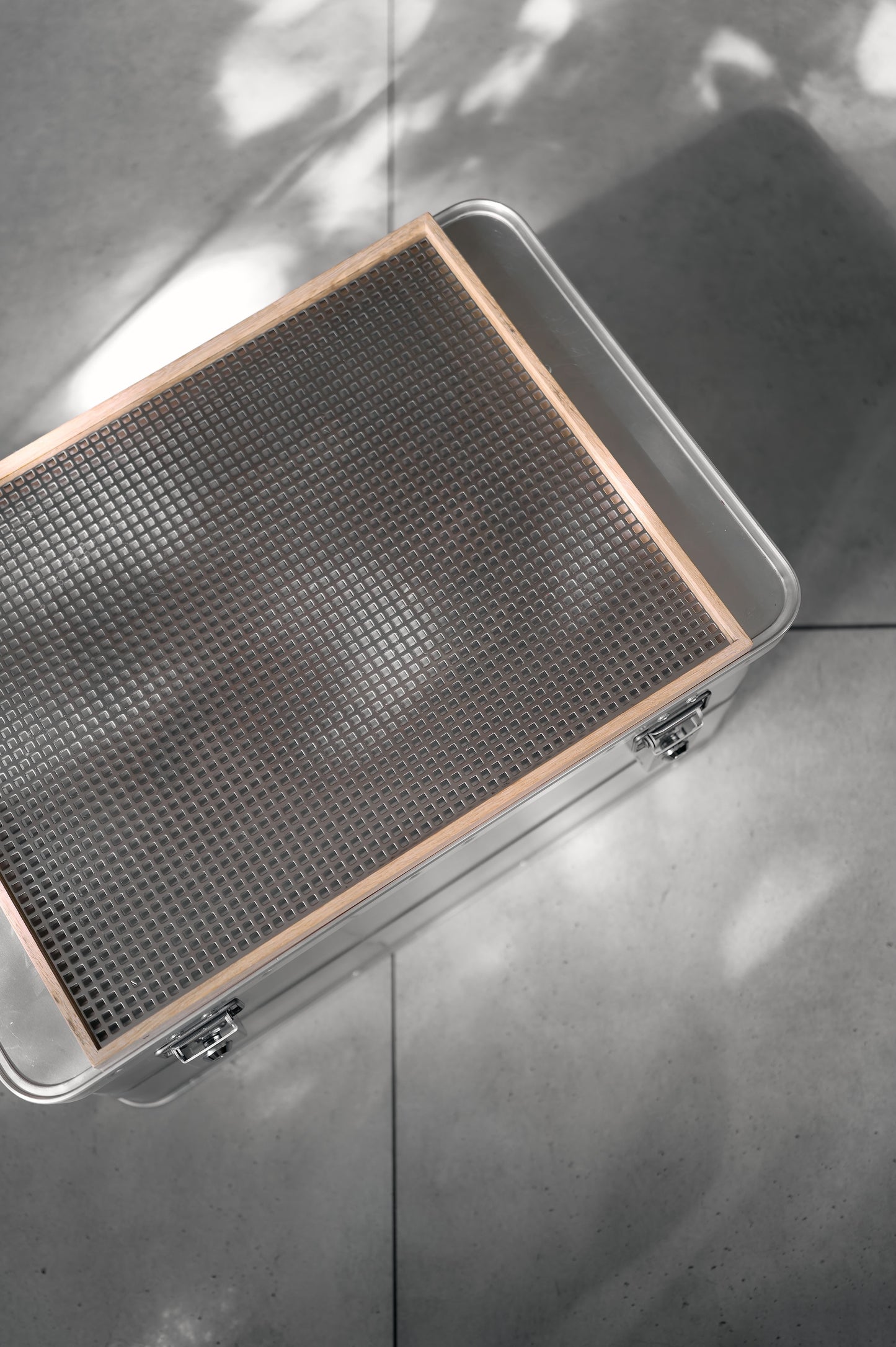 Wanderout / Universal Mesh Tray 01