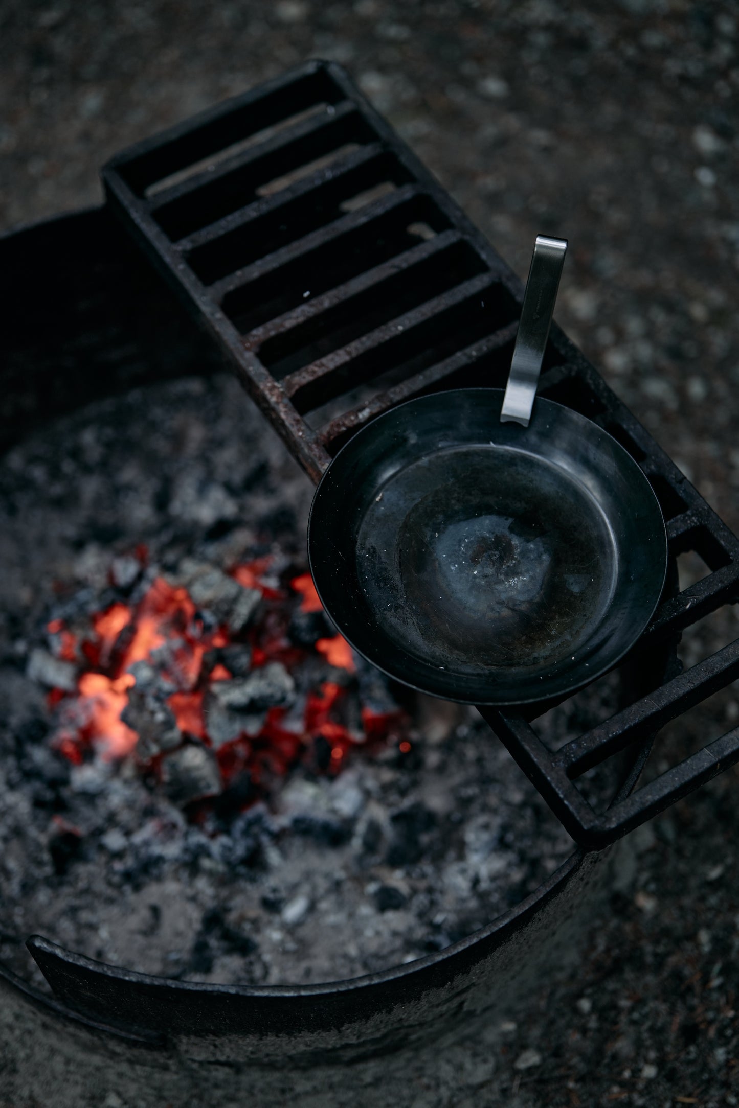 Wanderout / Hammered Iron Flat Frying Pan 22cm