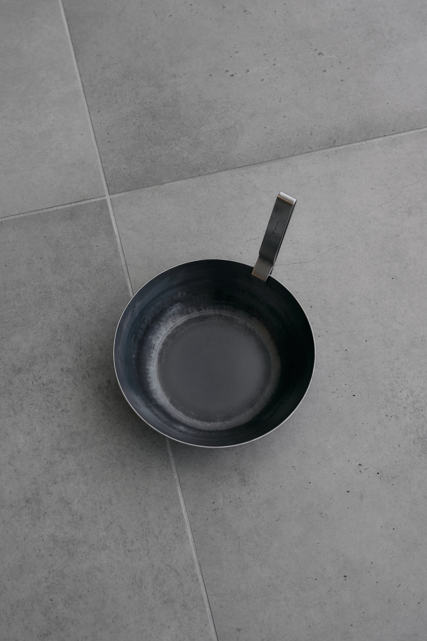Wanderout / Hammered Iron Deep Frying Pan 22cm