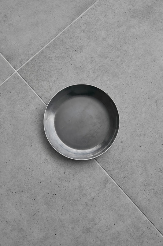 Wanderout / Hammered Iron Flat Frying Pan 22cm