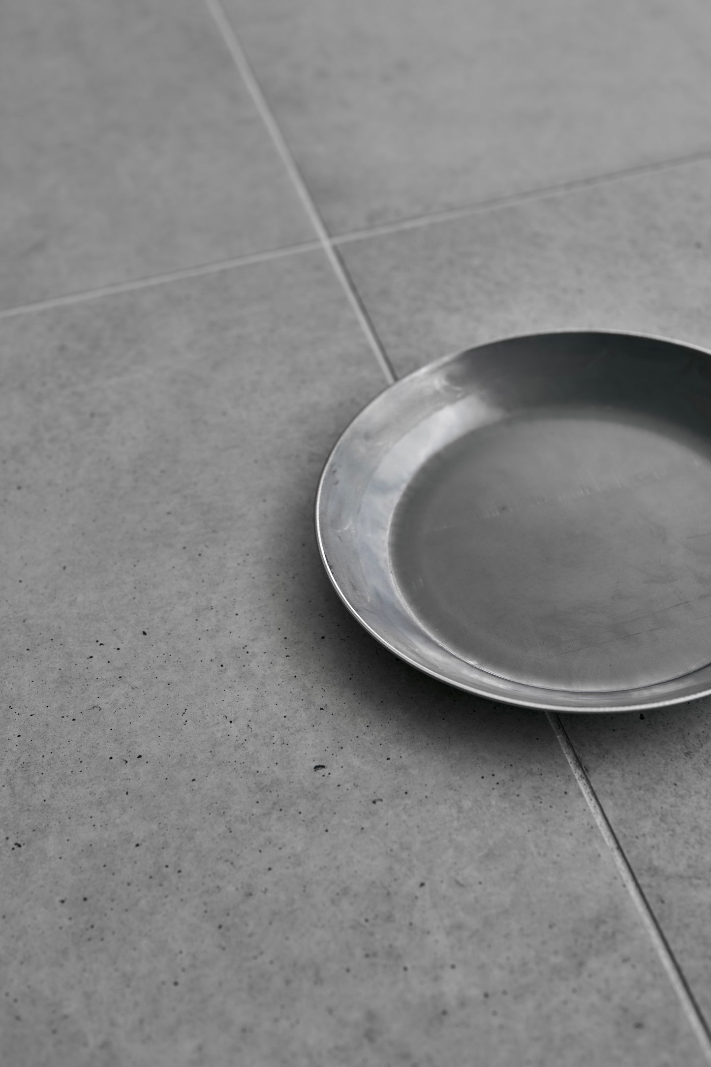 Wanderout / Hammered Iron Flat Frying Pan 22cm