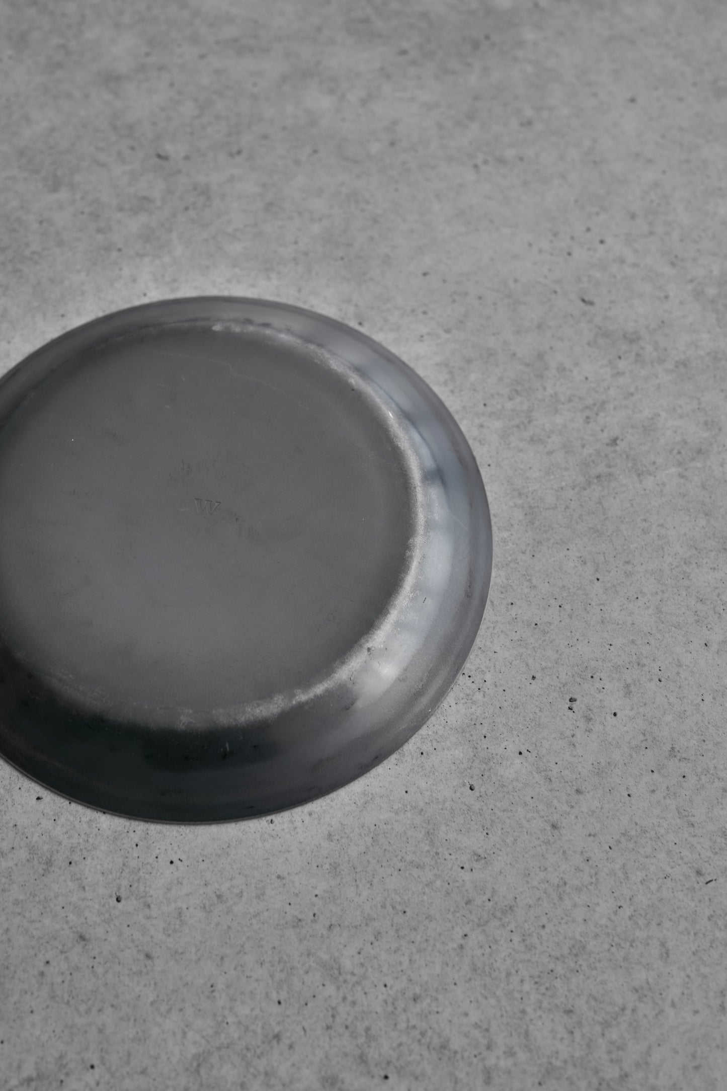 Wanderout / Hammered Iron Flat Frying Pan 22cm