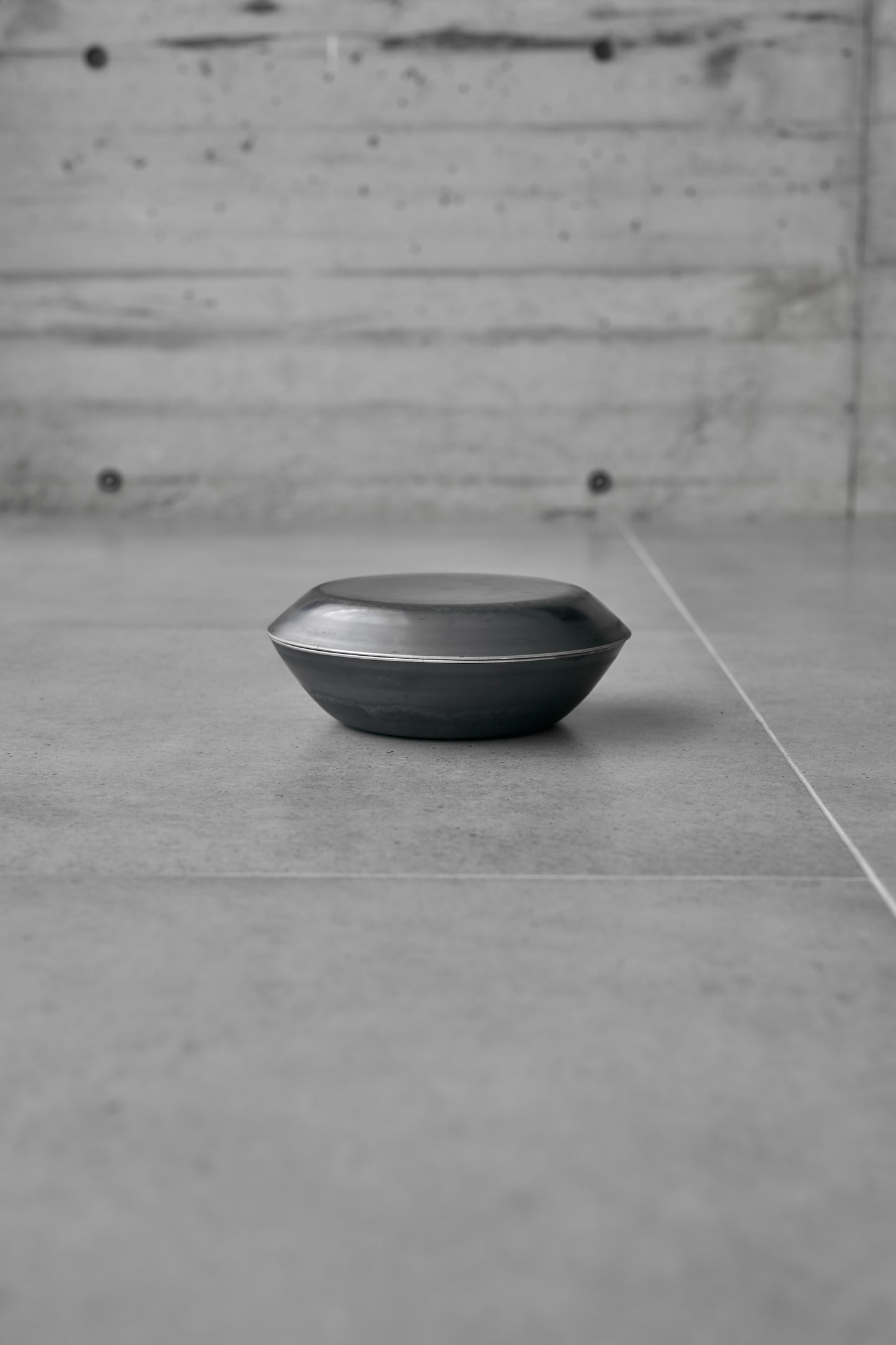 Wanderout / Hammered Iron Flat Frying Pan 22cm