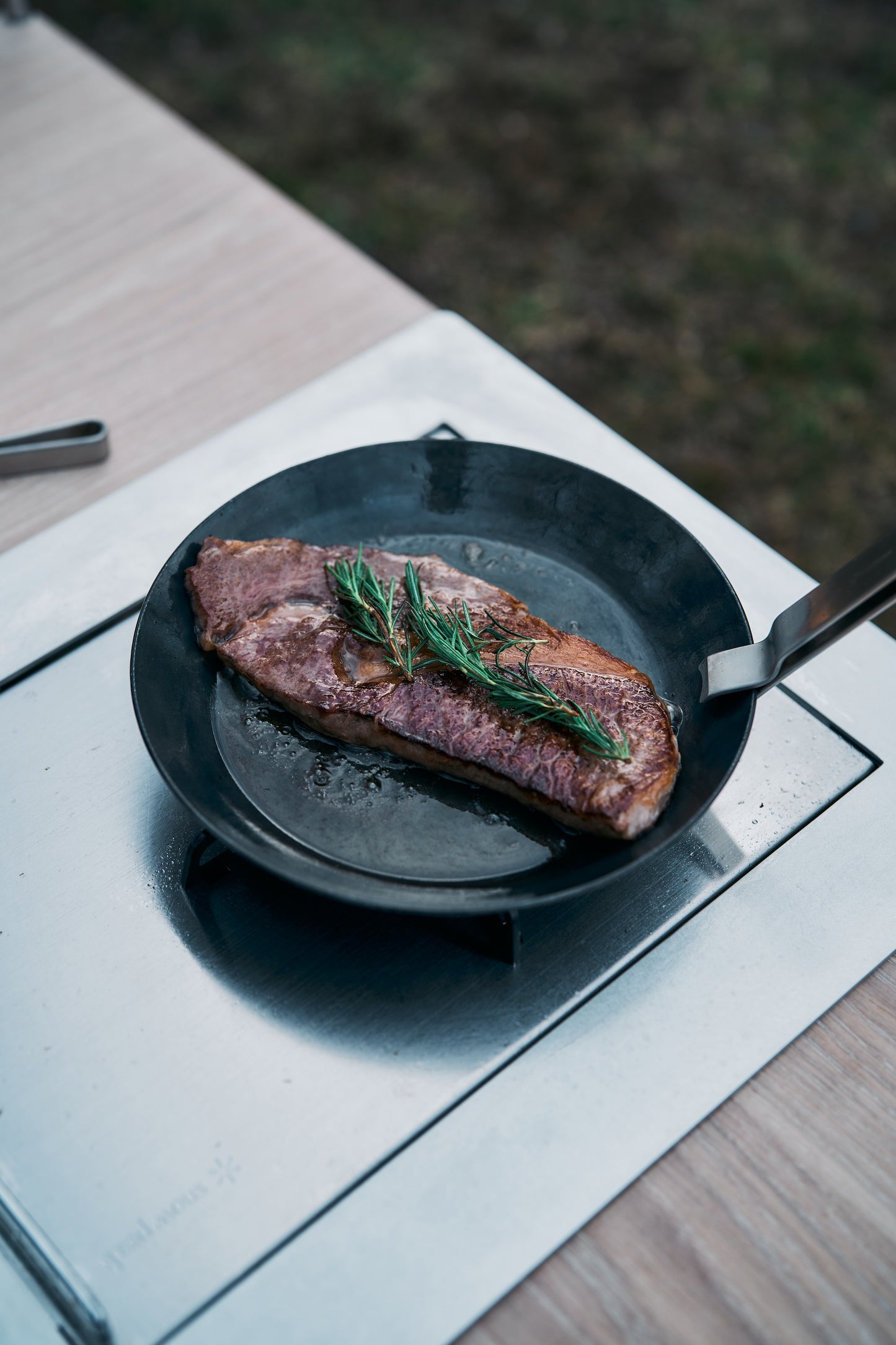 Wanderout / Hammered Iron Flat Frying Pan 22cm