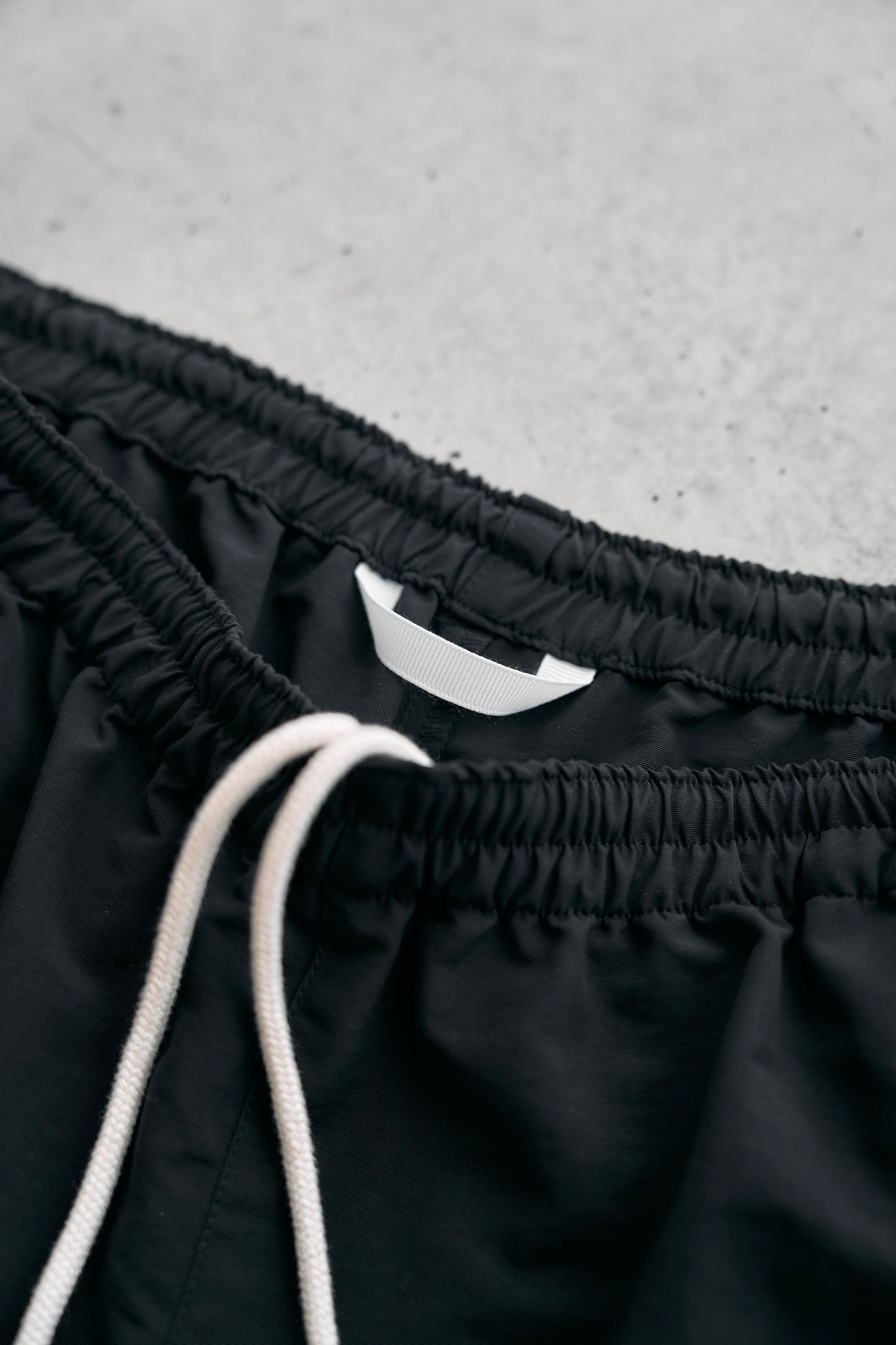 Wanderout / Universal Shorts - Black