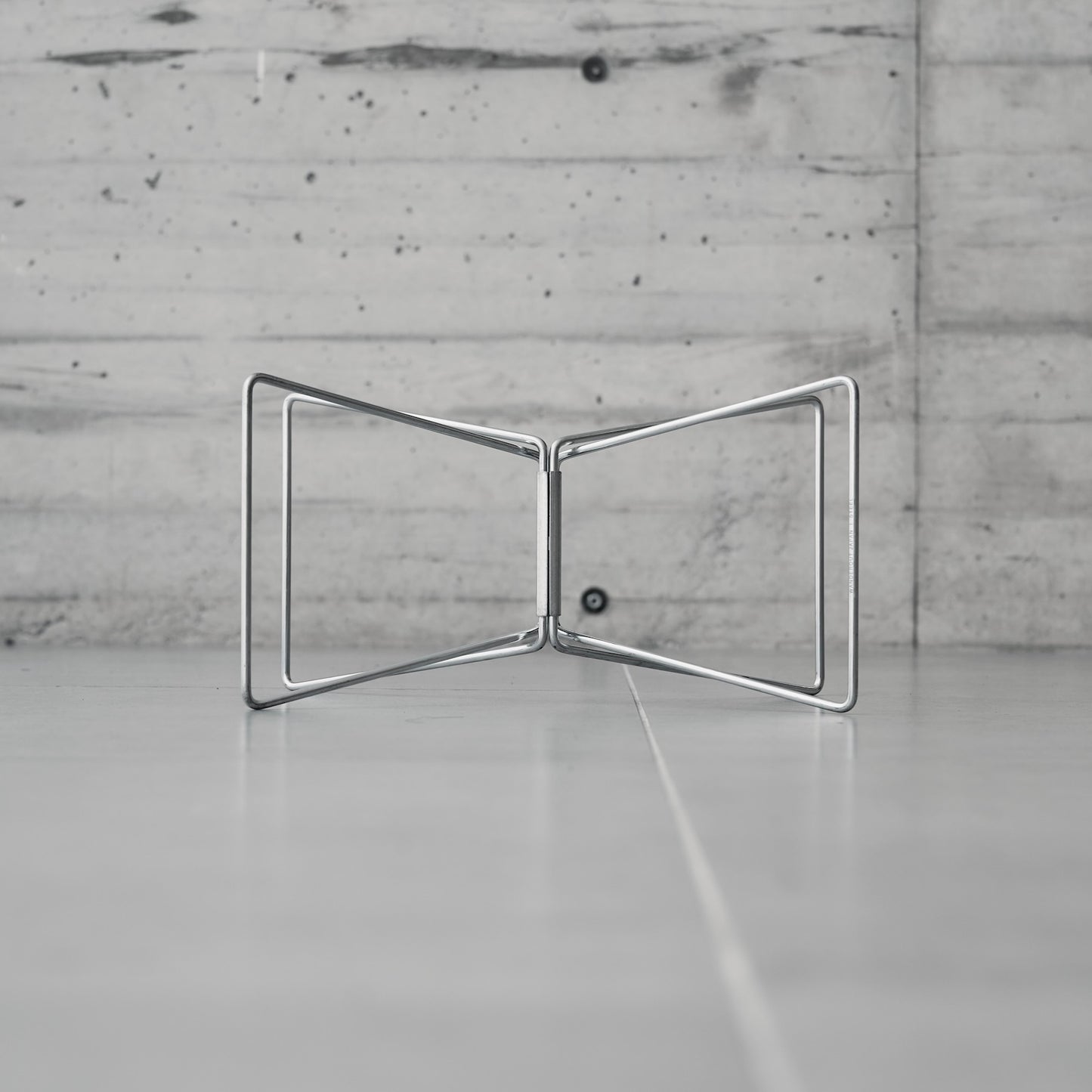 Wanderout / Universal Stand - Silver