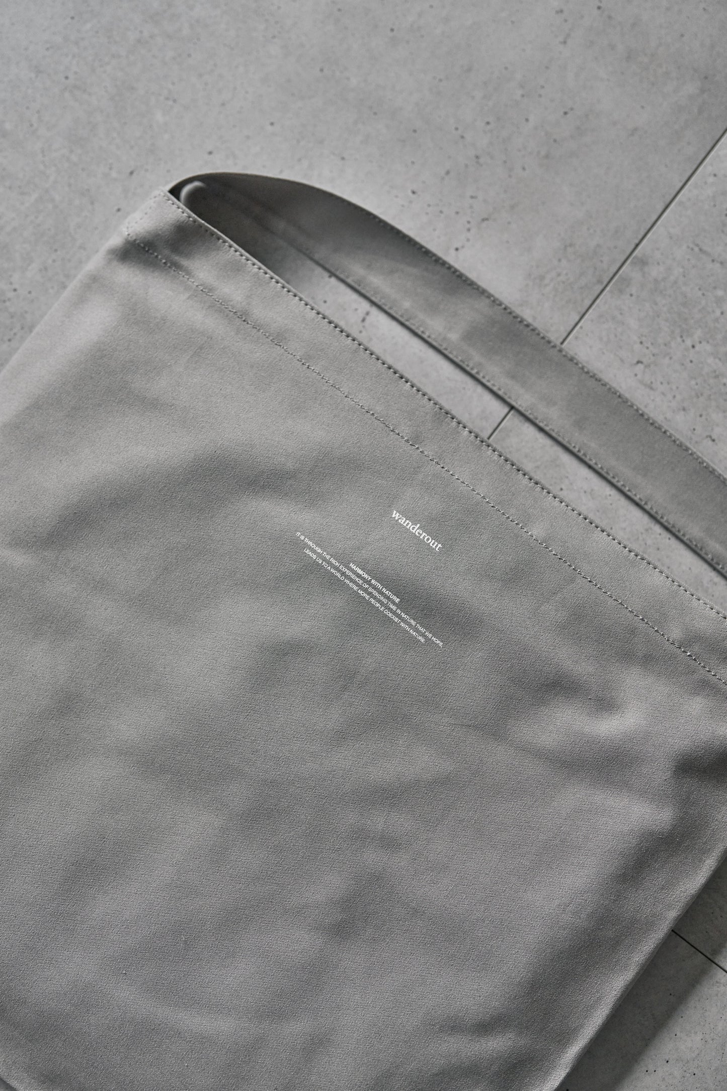 Wanderout / Square Big Tote - Gray