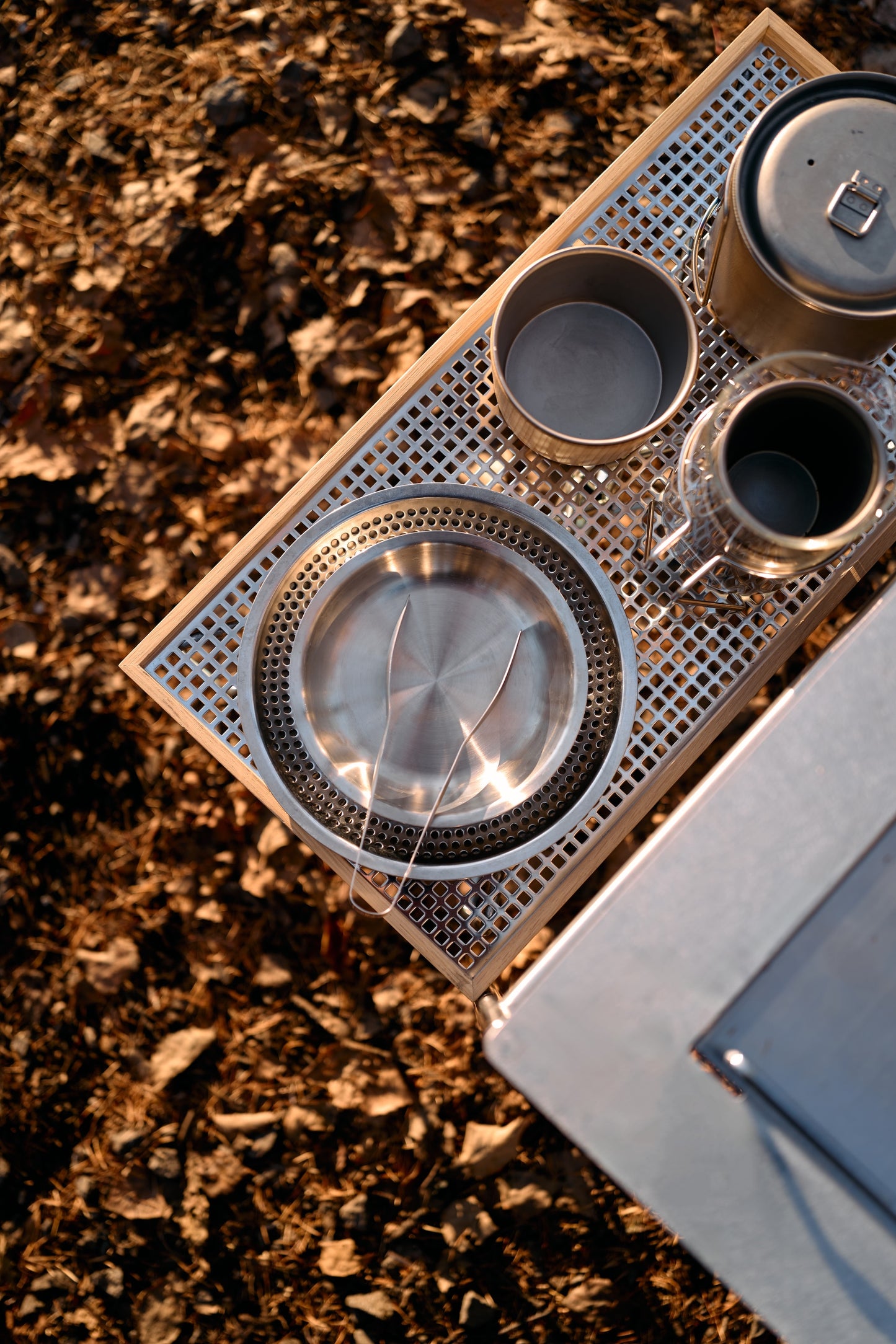 Wanderout / Universal Mesh Tray 00