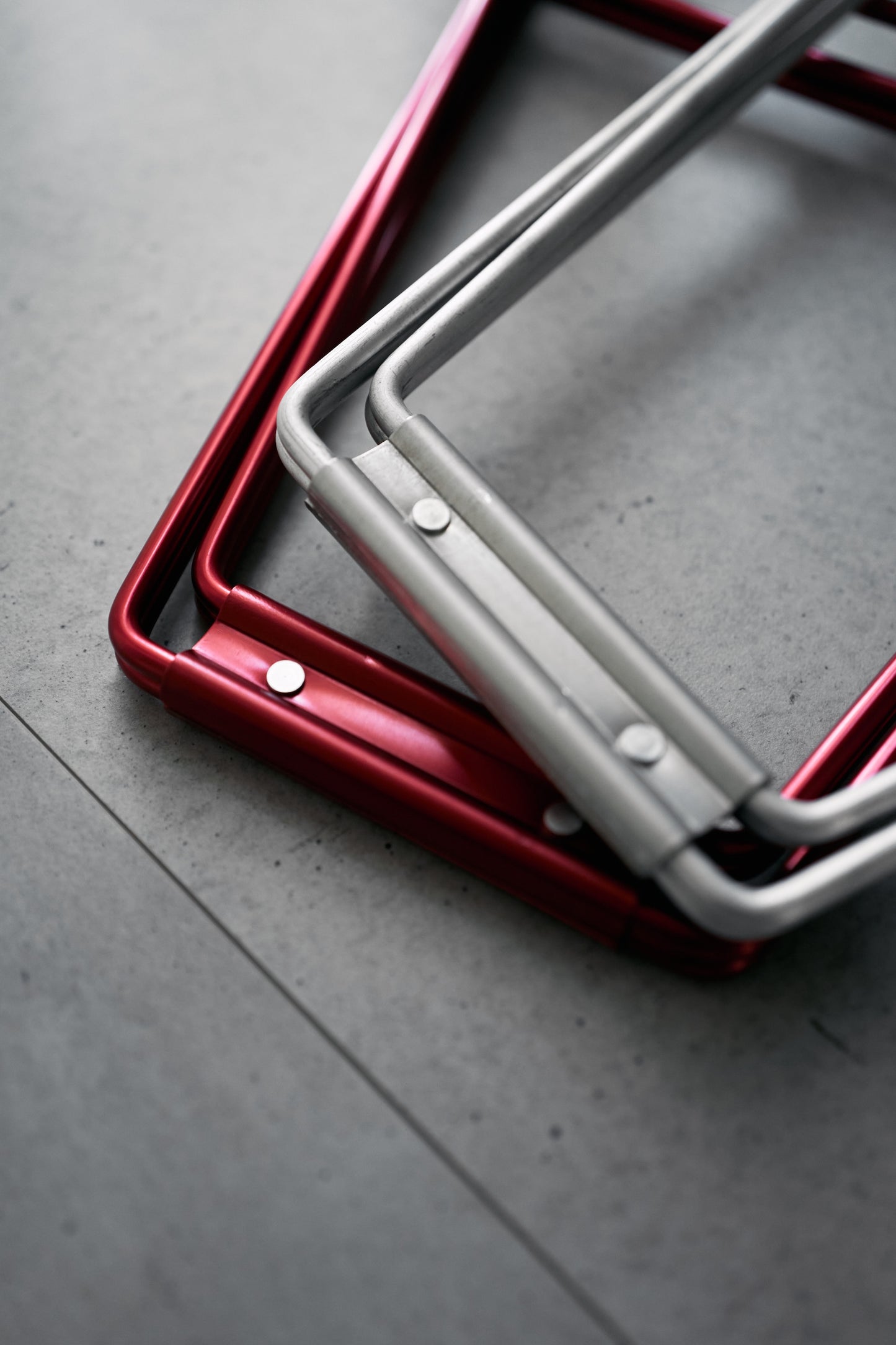 Wanderout / Universal Stand Limited Edition - Carmine Aluminum