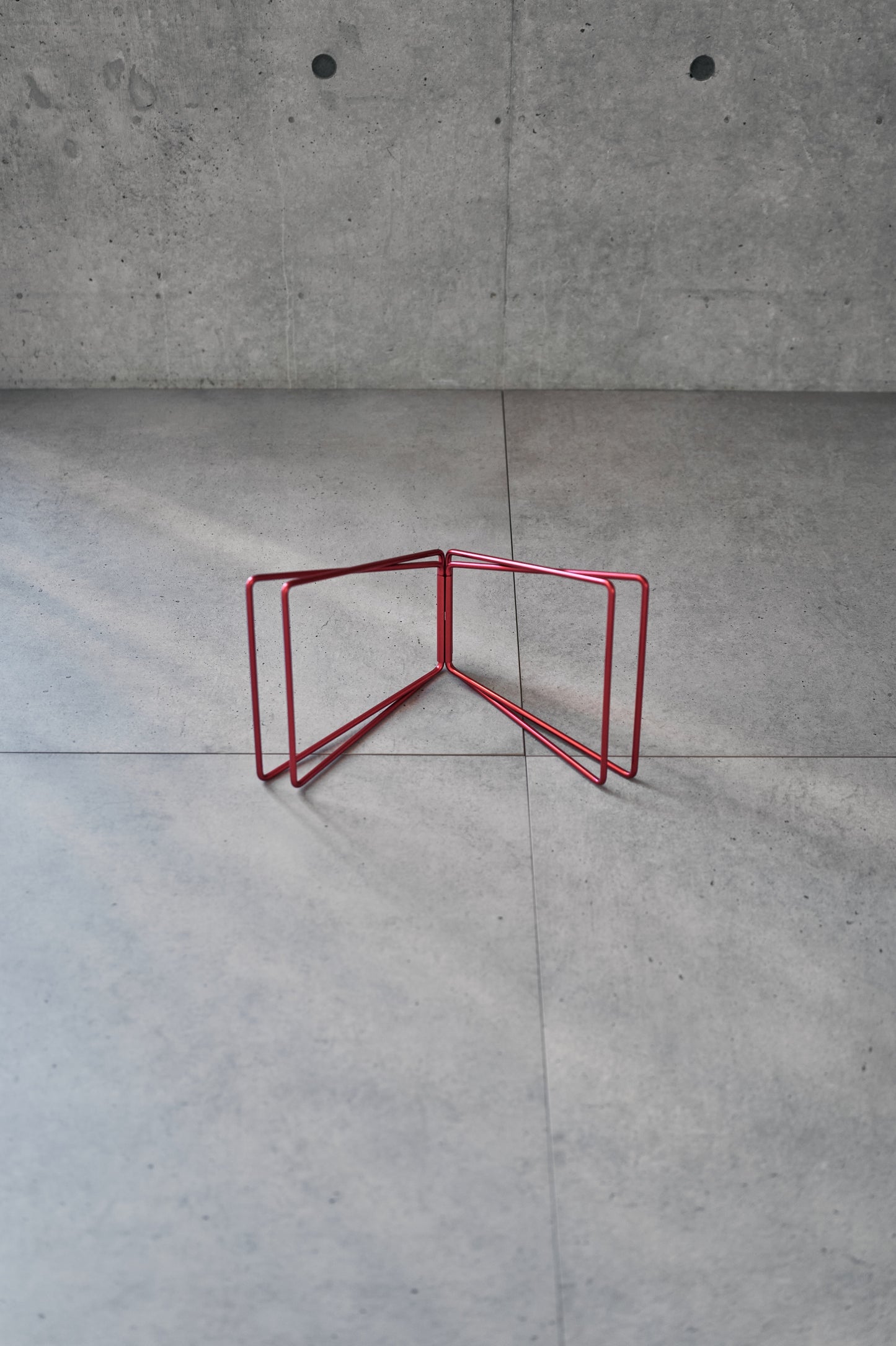 Wanderout / Universal Stand Limited Edition - Carmine Aluminum
