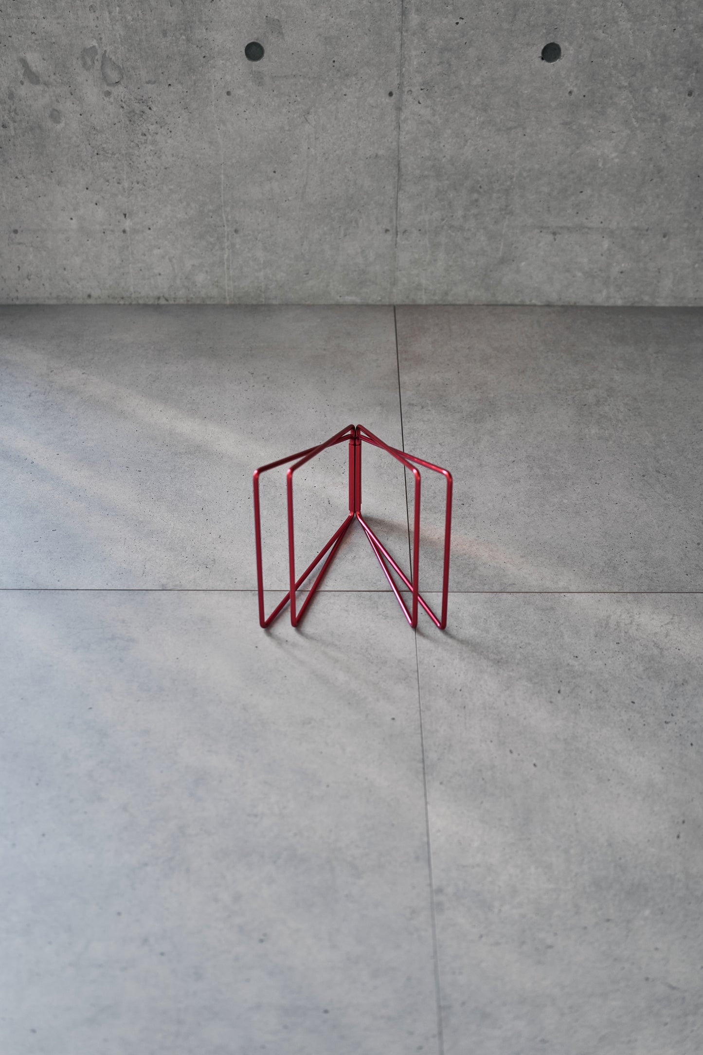 Wanderout / Universal Stand Limited Edition - Carmine Aluminum