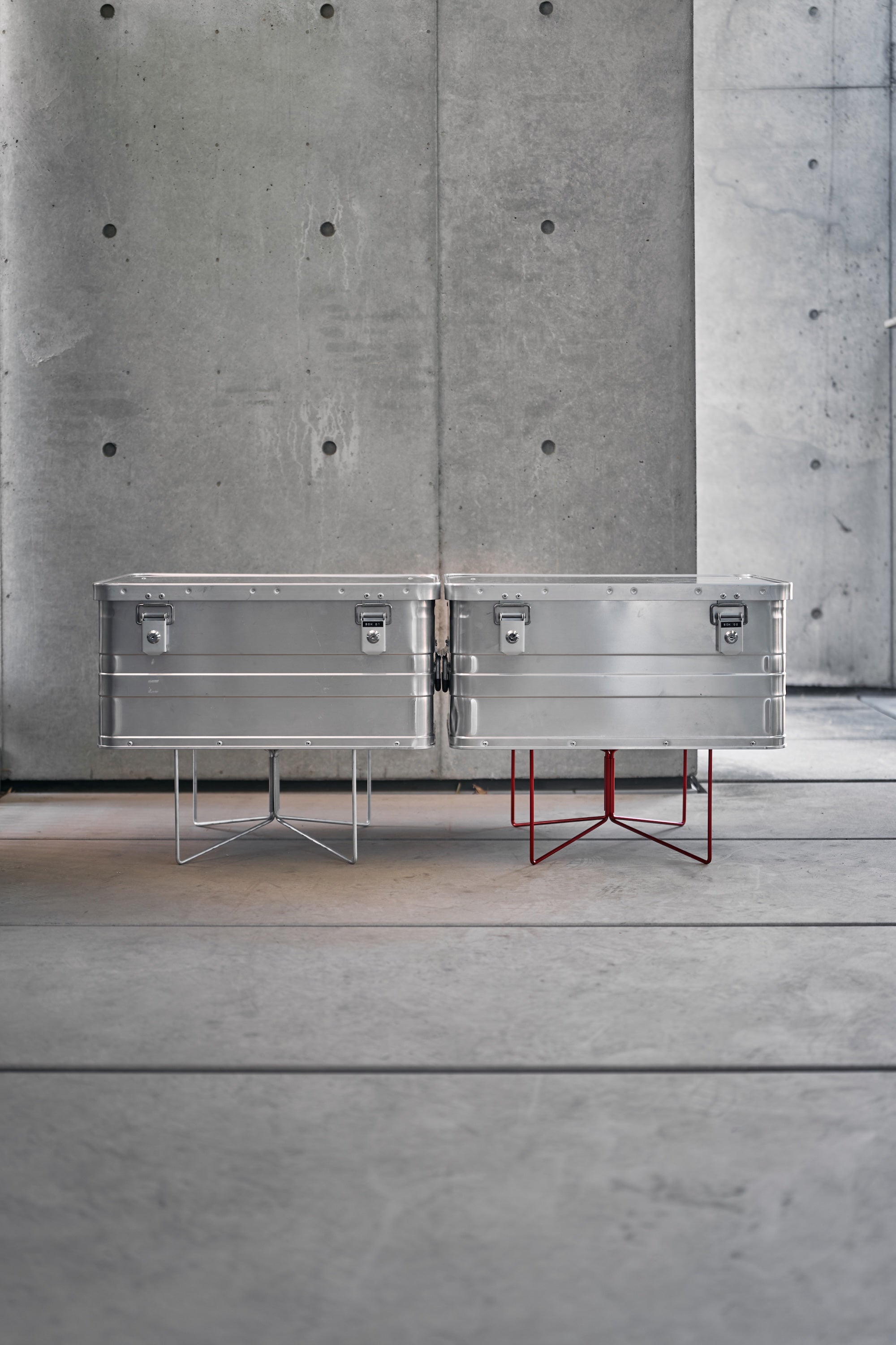 Wanderout / Universal Stand Limited Edition - Carmine Aluminum