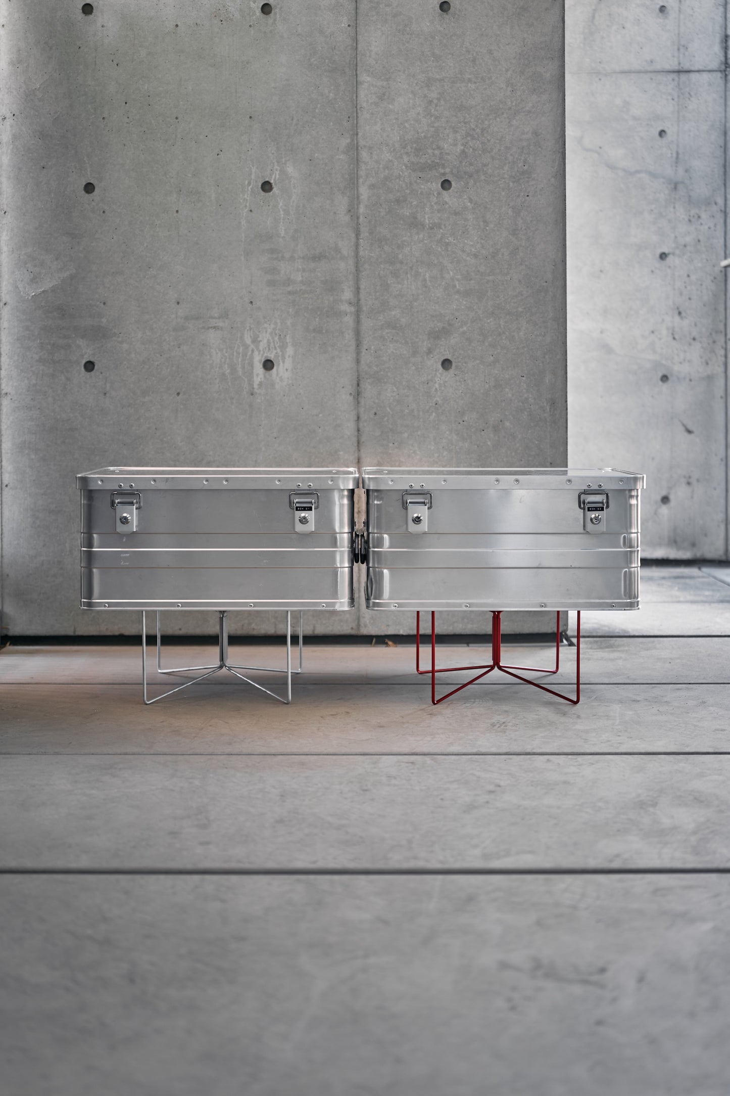 Wanderout / Universal Stand Limited Edition - Carmine Aluminum