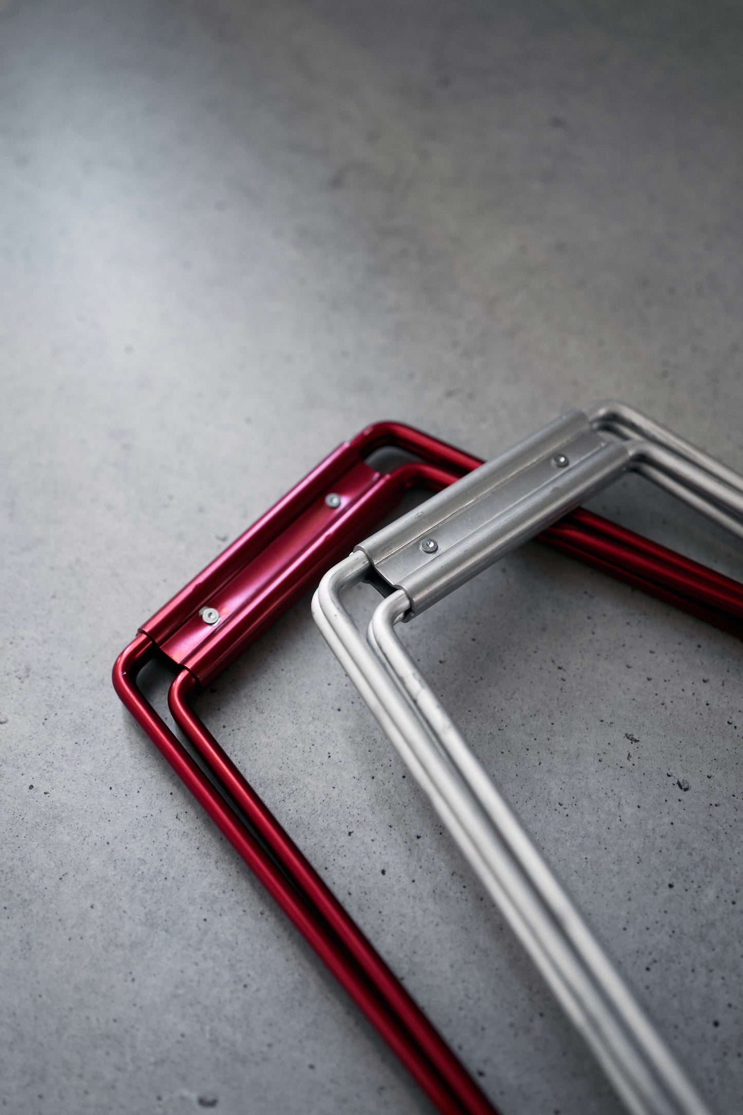 Wanderout / Universal Stand Limited Edition - Carmine Aluminum
