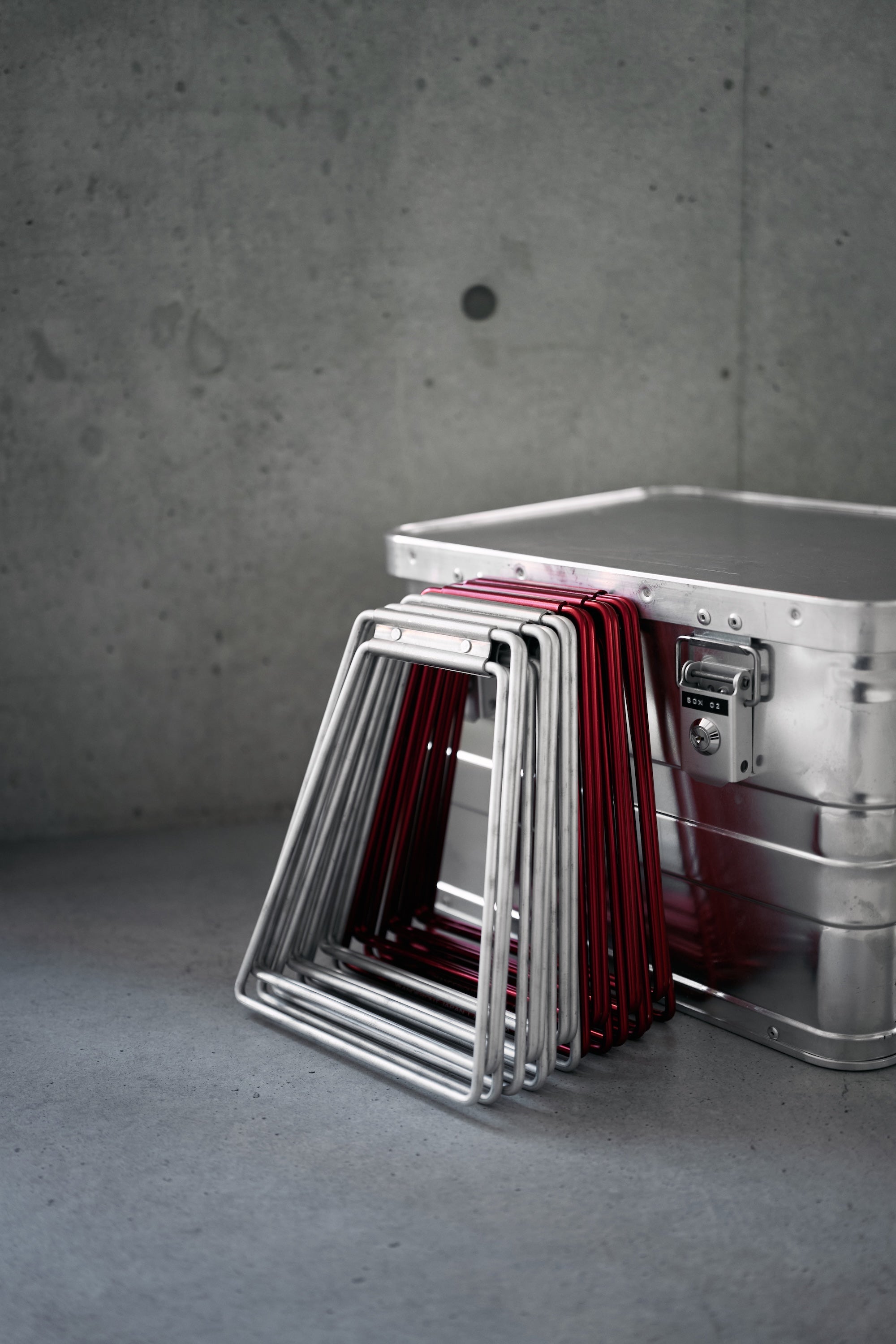 Wanderout / Universal Stand Limited Edition - Carmine Aluminum