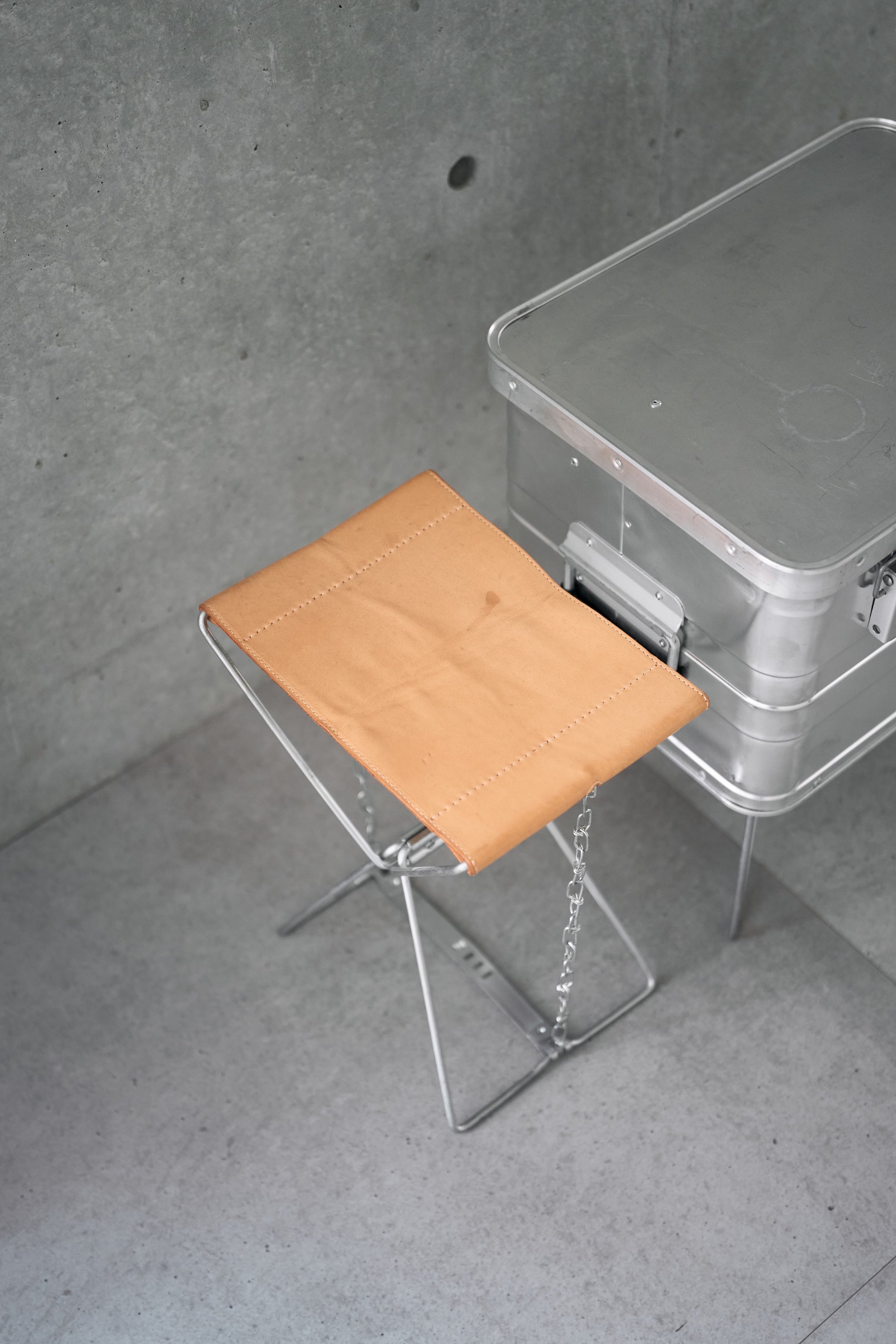 Wanderout Universal Stool Nume ワンダラウト 革 Wanderout / Universal Stool - Nume – wanderout