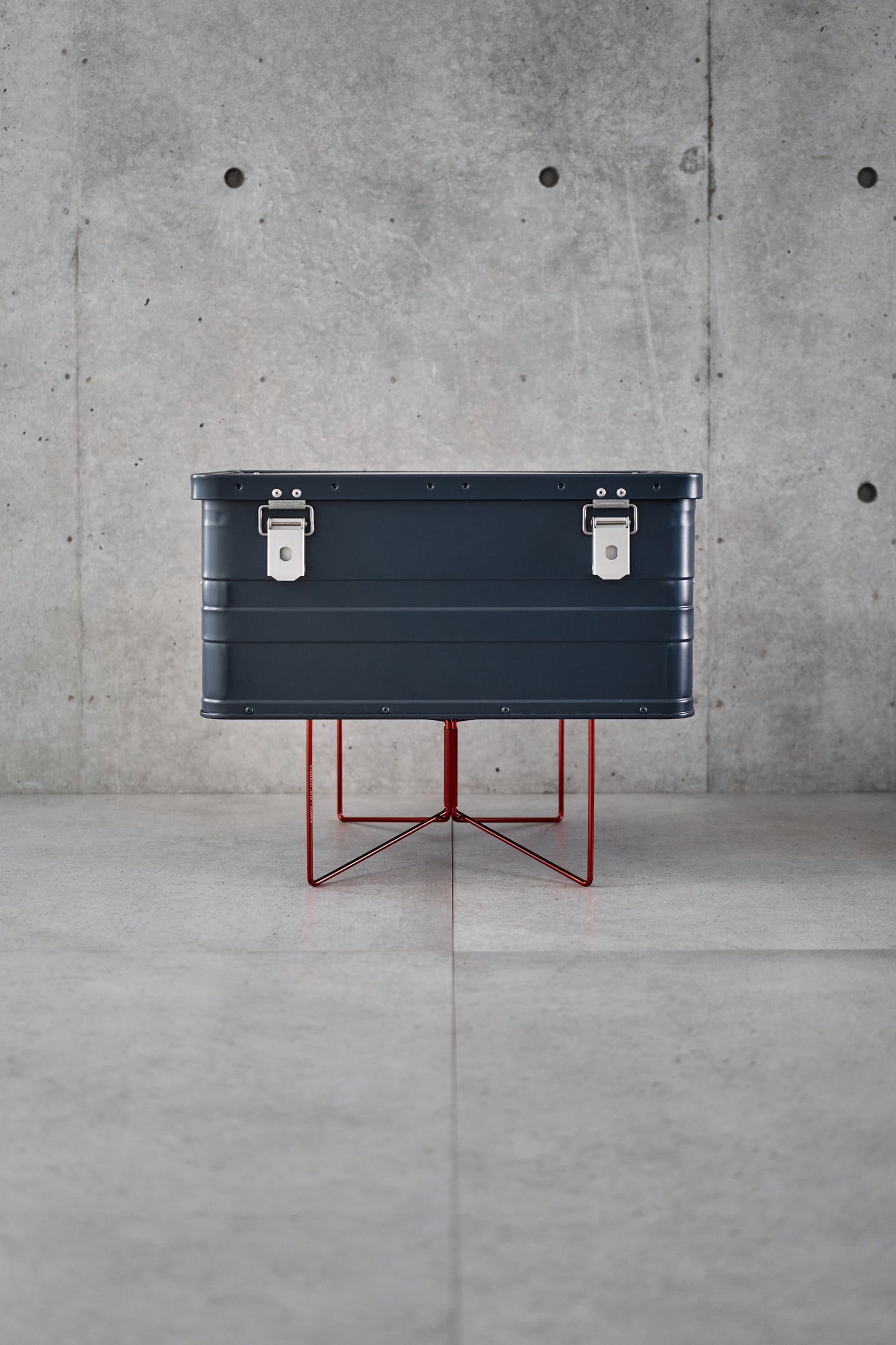 Wanderout / Universal Stand Limited Edition - Carmine Aluminum
