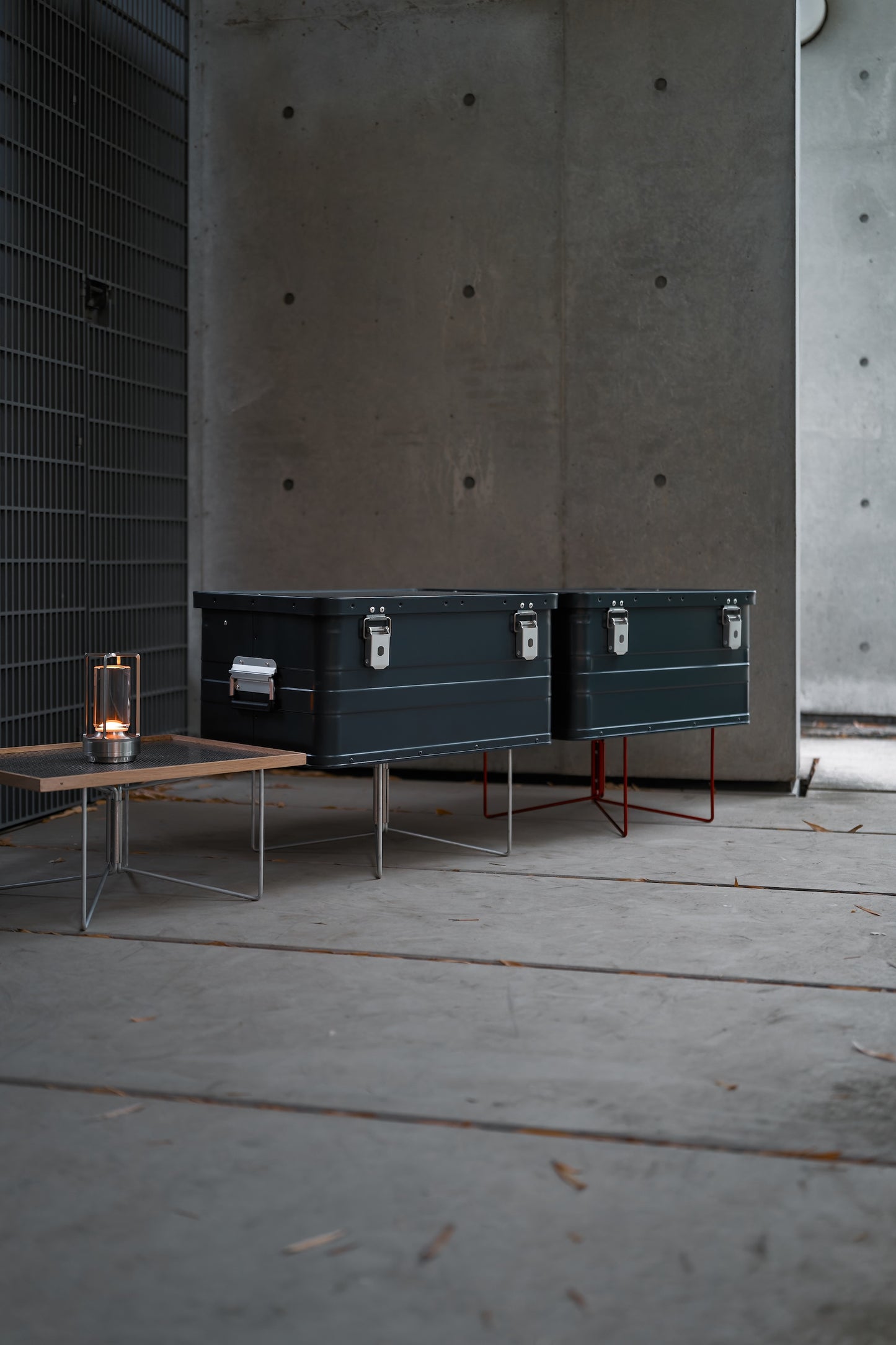 Wanderout / Universal Stand Limited Edition - Carmine Aluminum