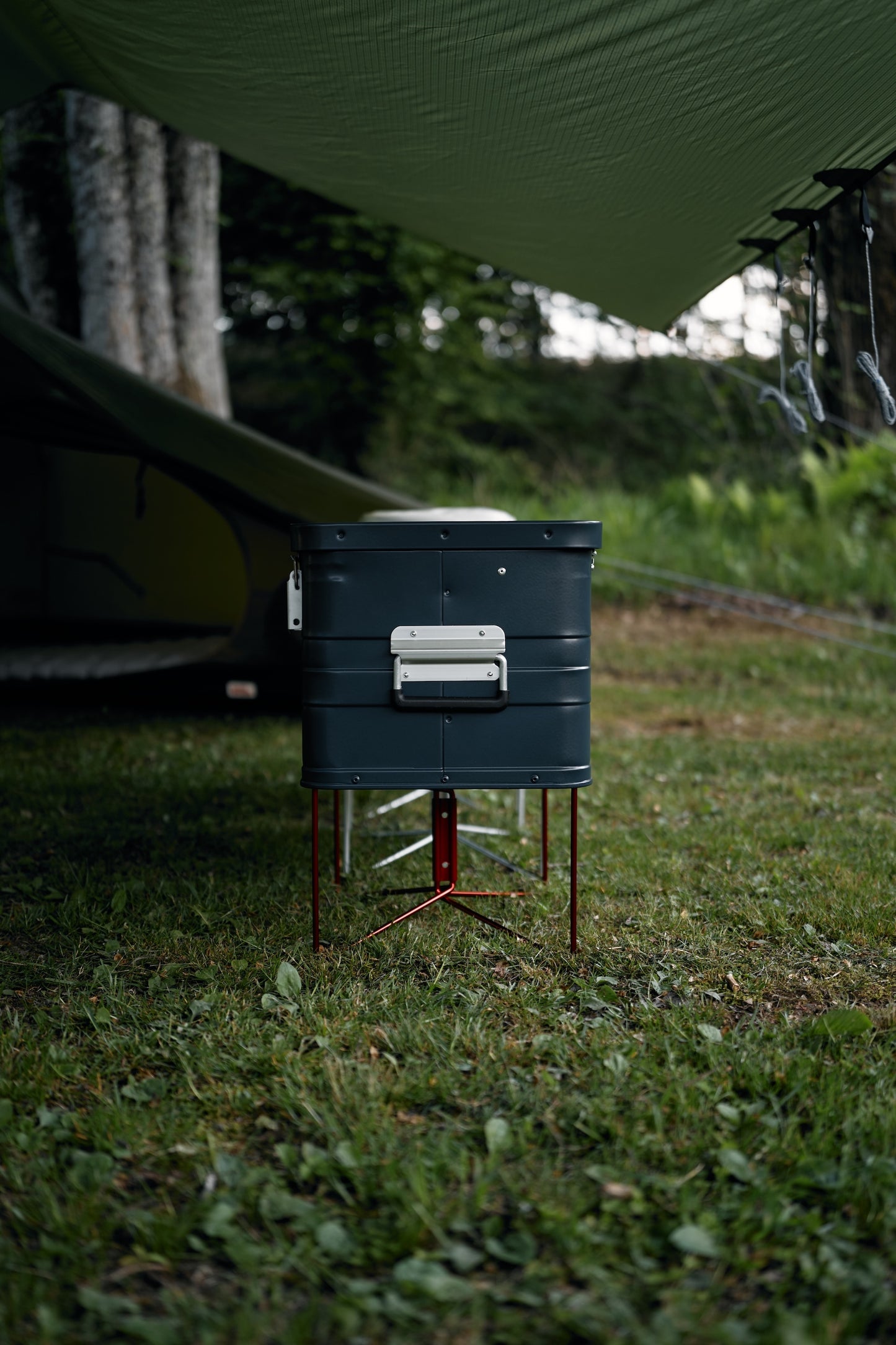 Wanderout / Universal Stand Limited Edition - Carmine Aluminum