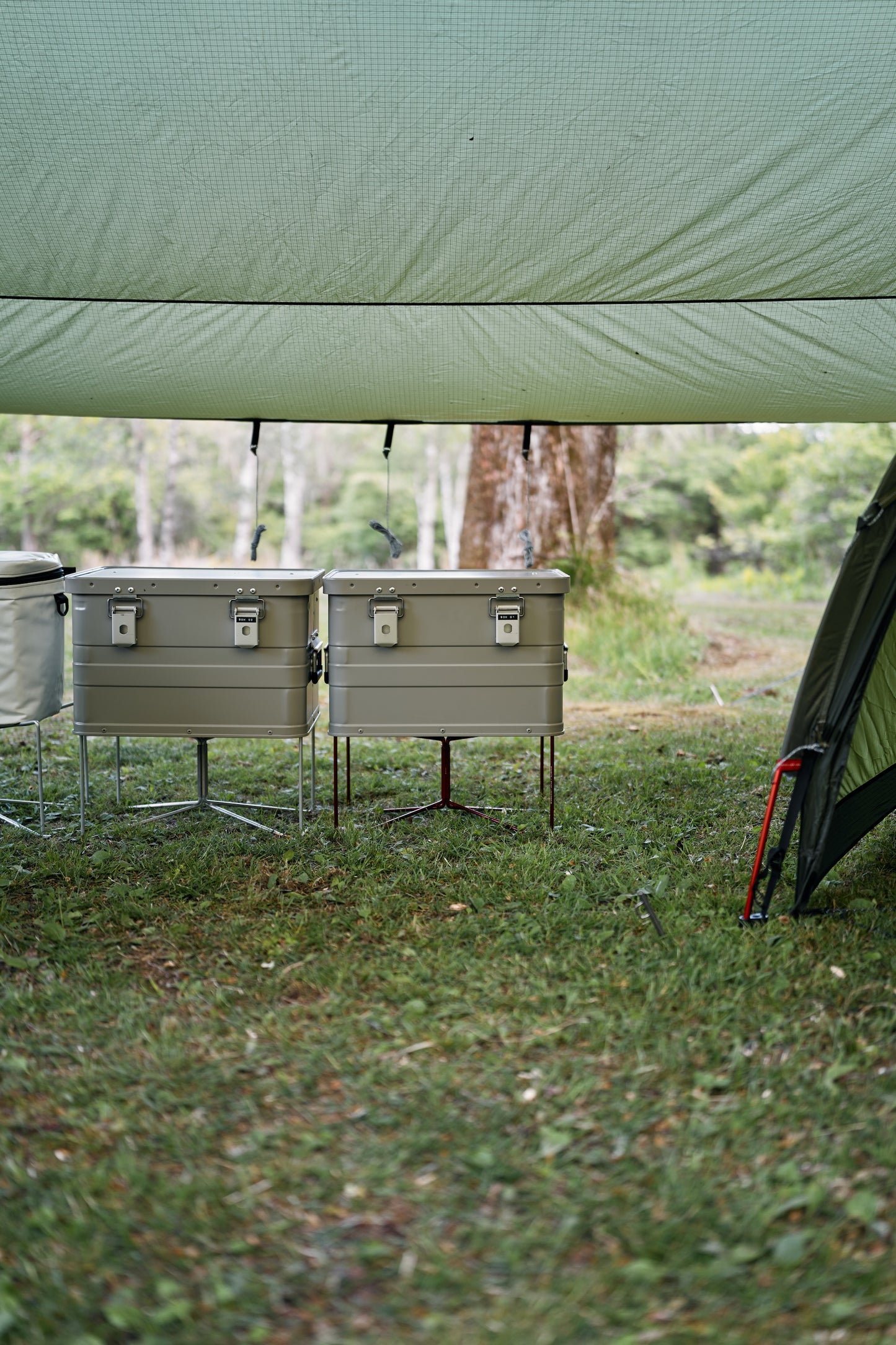 Wanderout / Universal Stand Limited Edition - Carmine Aluminum