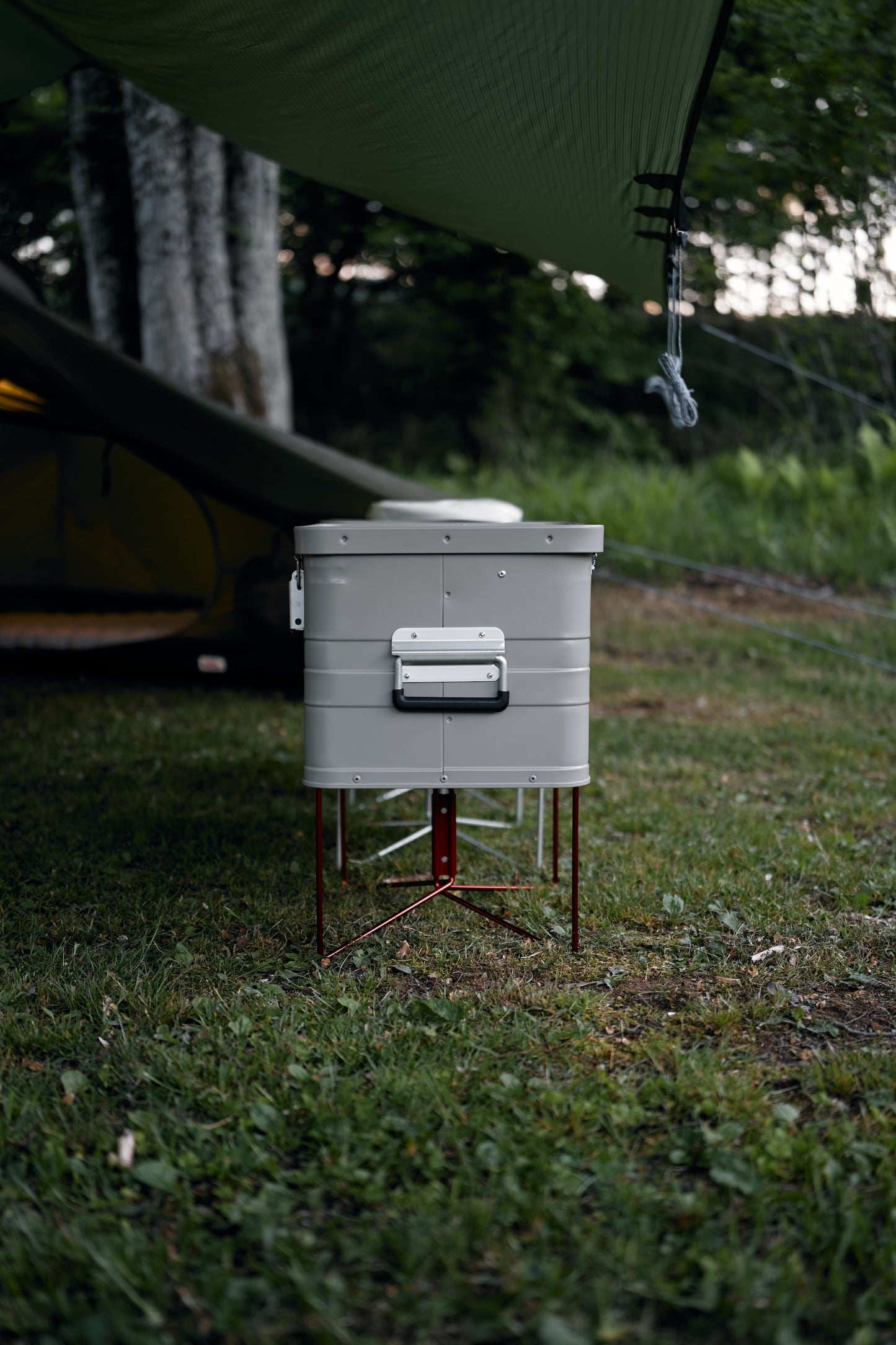 Wanderout / Universal Stand Limited Edition - Carmine Aluminum