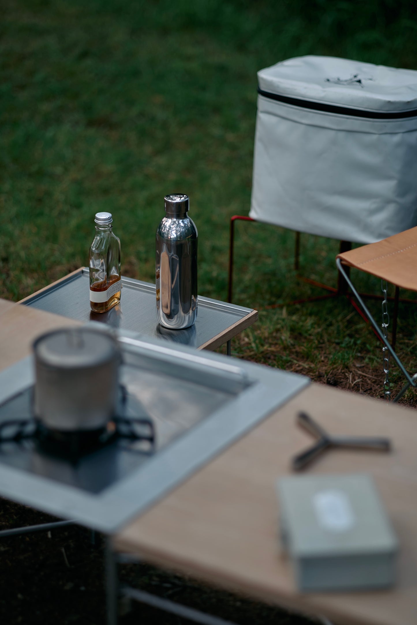 Wanderout / Universal Stand Limited Edition - Carmine Aluminum