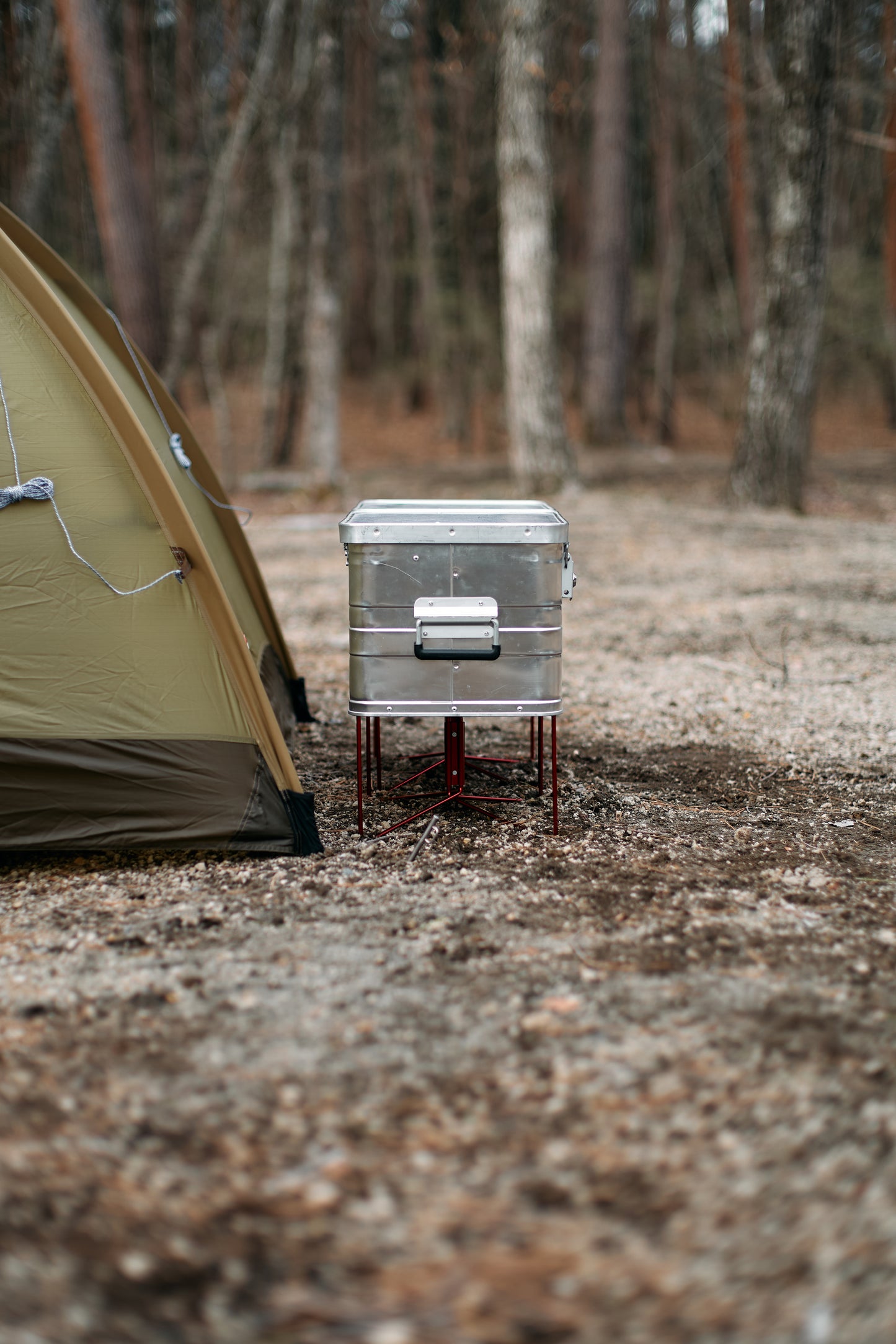 Wanderout / Universal Stand Limited Edition - Carmine Aluminum