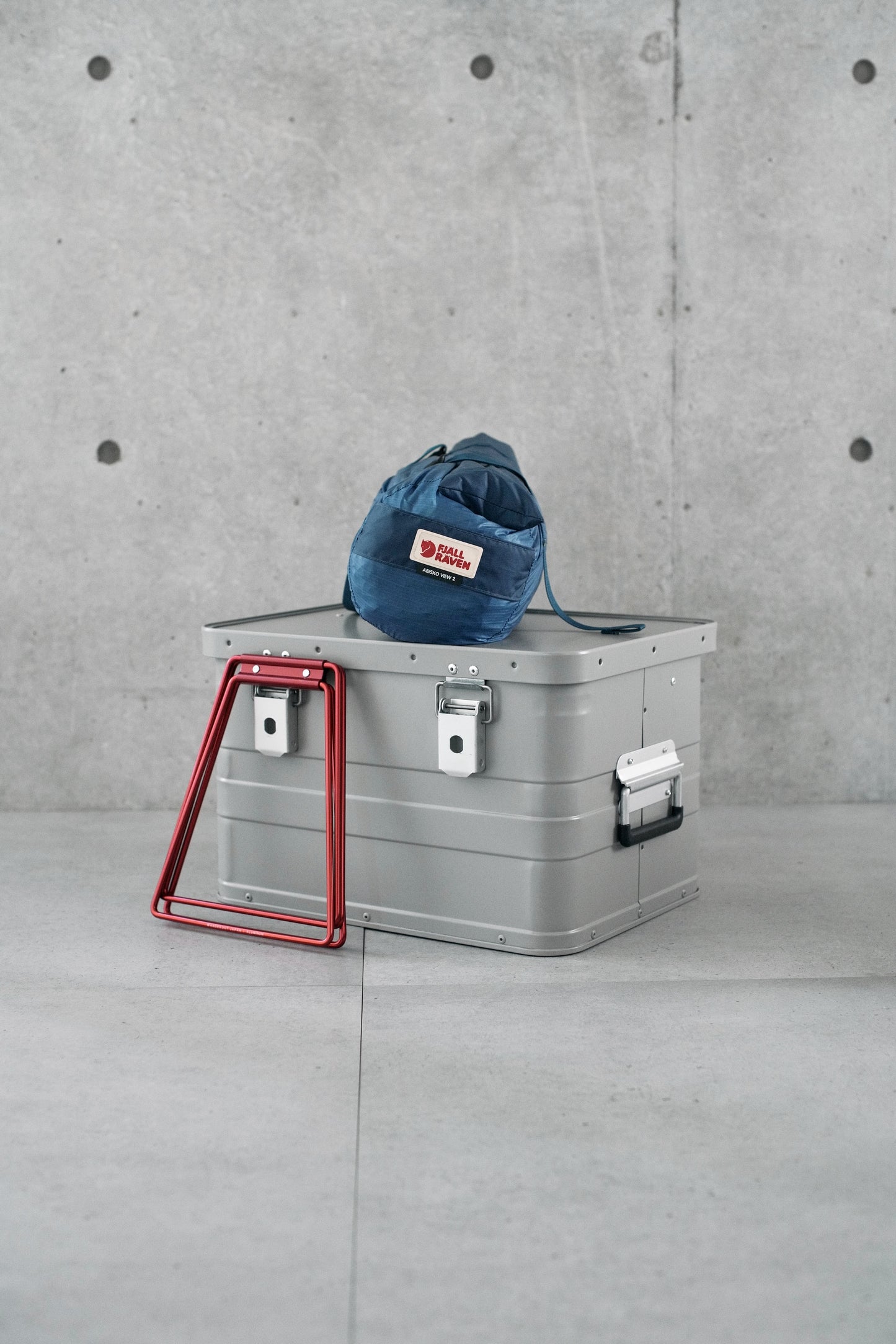 Wanderout / Universal Stand Limited Edition - Carmine Aluminum