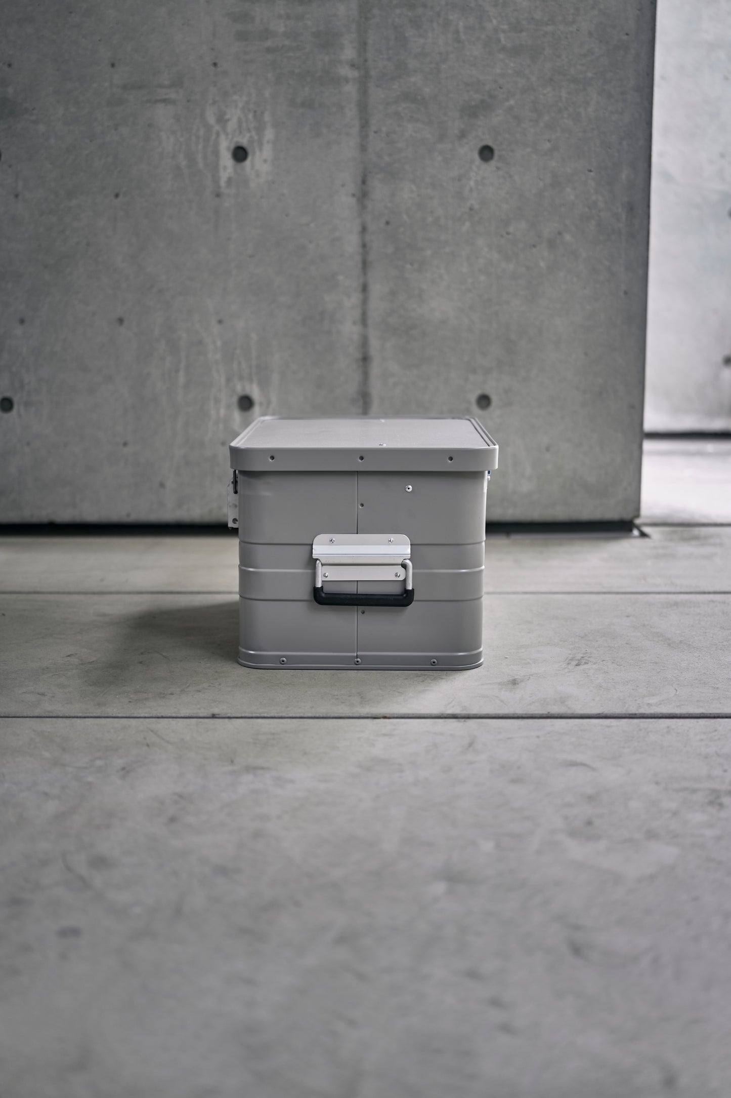 Wanderout / Universal Box 29L - Stone Gray